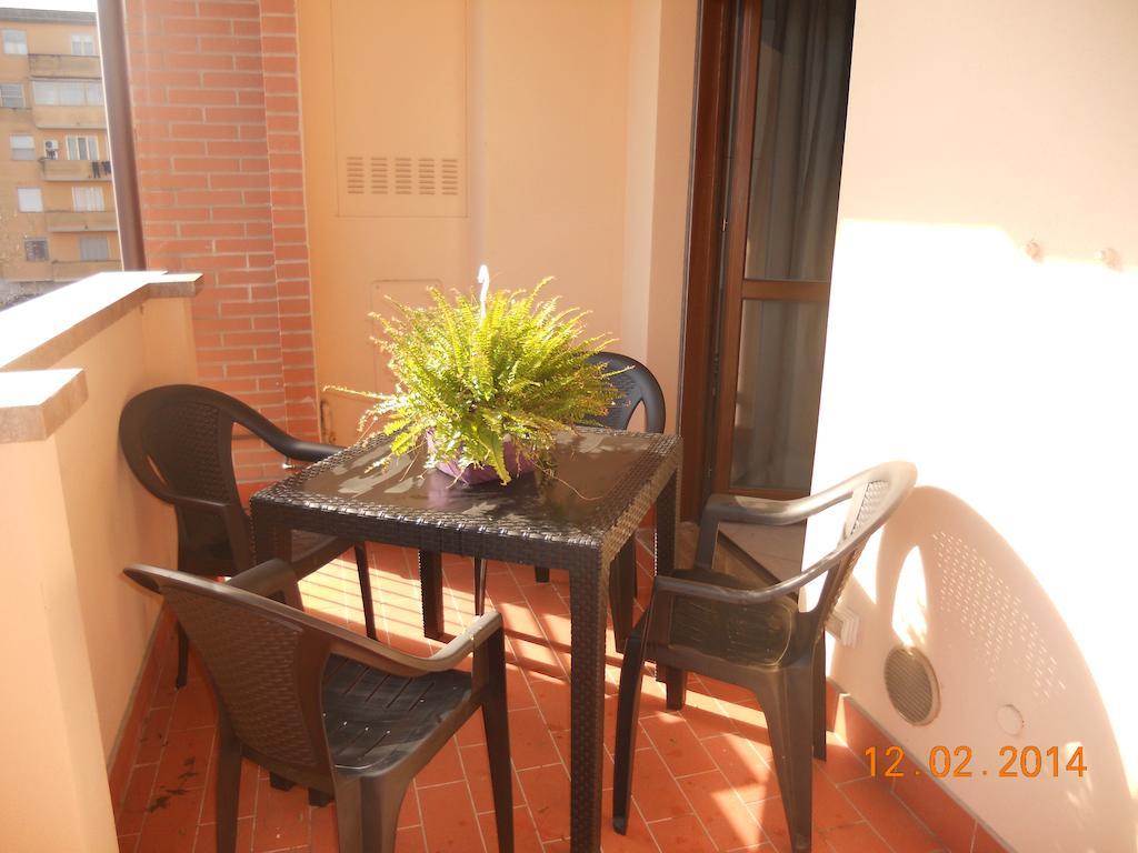 Apartment Via Delle Torri Pisa Room photo